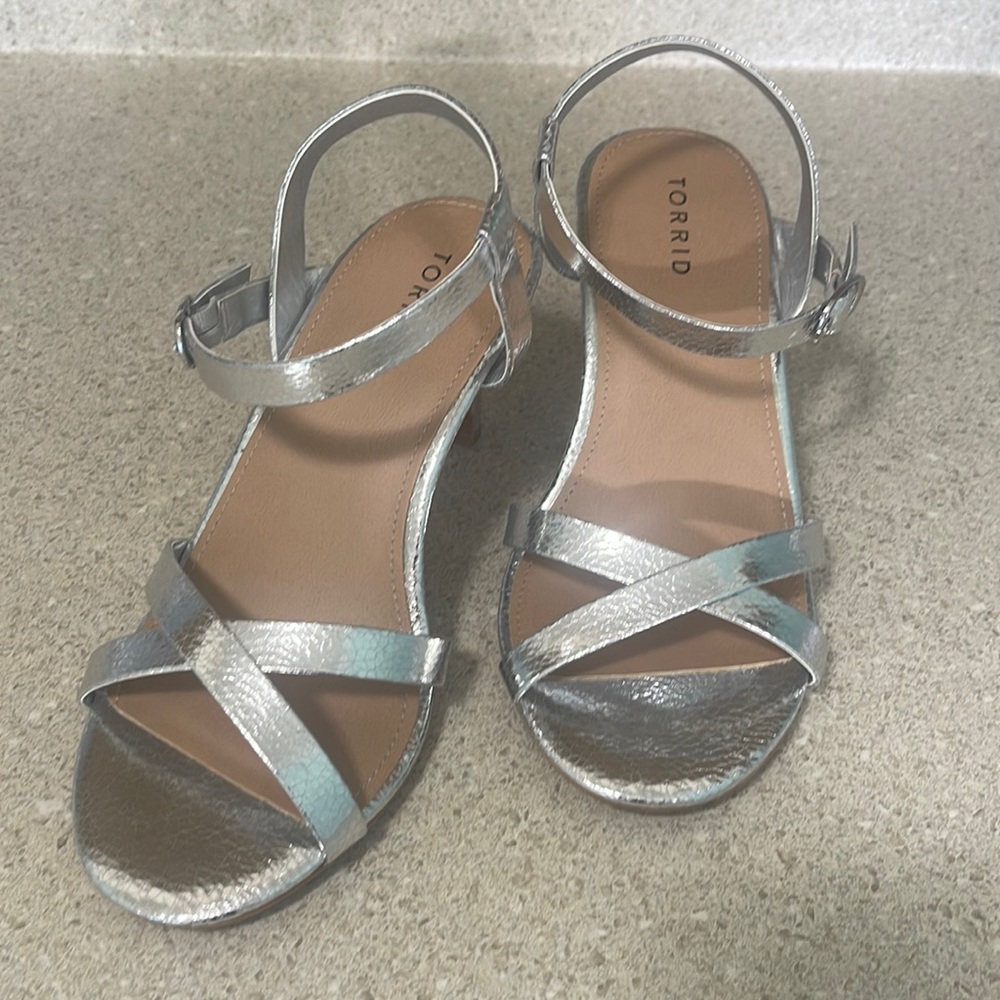 NWT Silver Torrid sandal heels size 8W